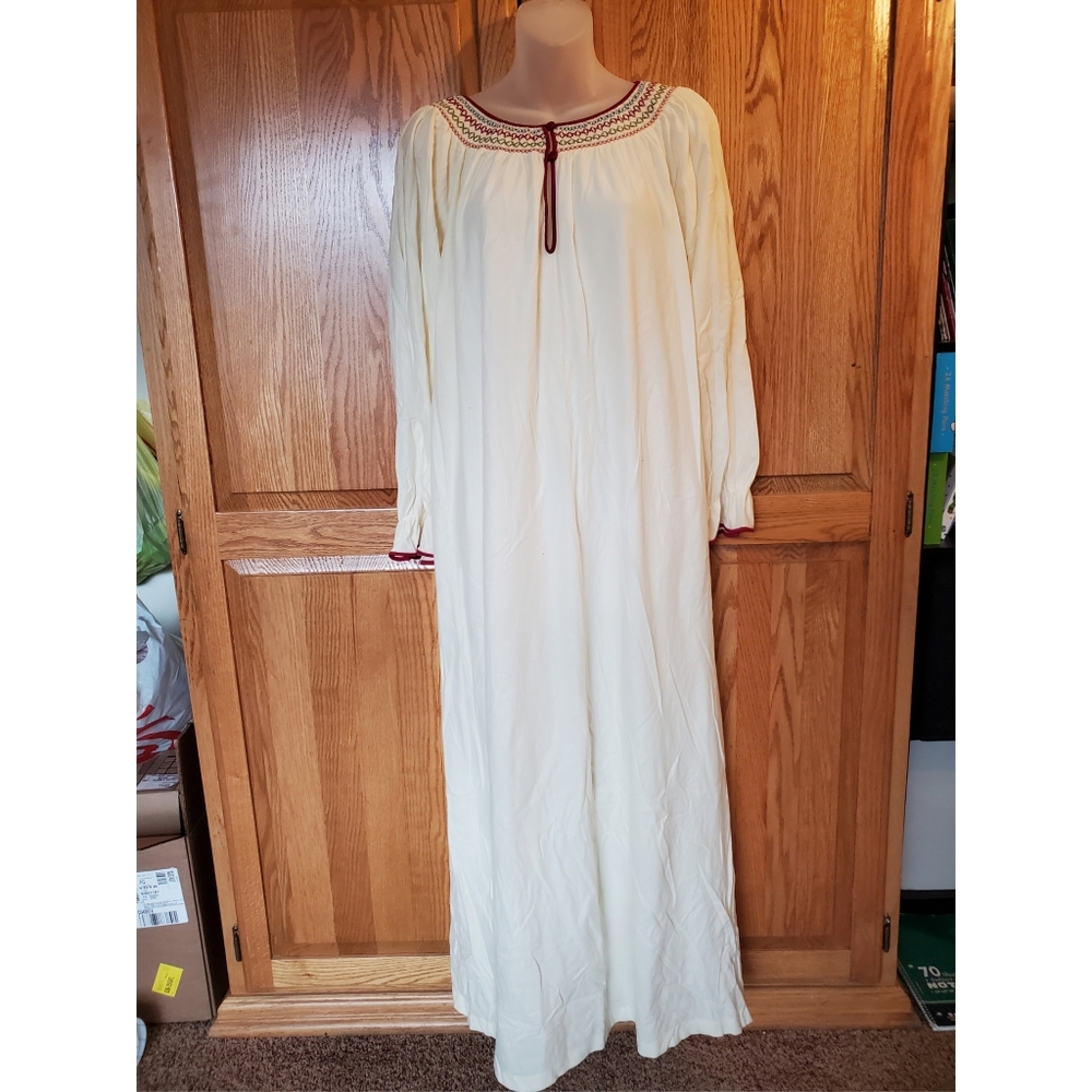 Cream Vassarette Long Night Gown (Medium)